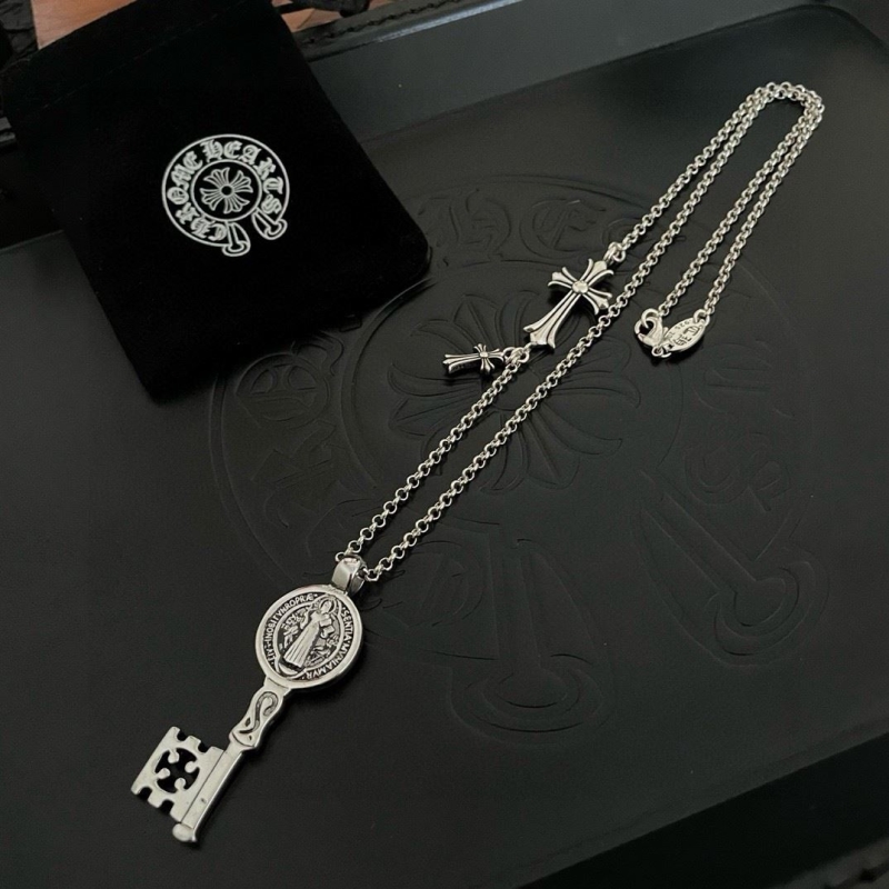 Ch*0me He**ts necklaces
